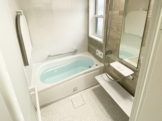 バスルームリフォーム 寒い冬もあたたかく過ごせる浴室と、収納が充実した洗面所