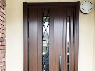 エクステリアリフォーム デザイン性がある木目調のオシャレな玄関ドア