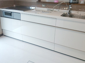 キッチンリフォーム 清潔感あふれる使い勝手のよいキッチン