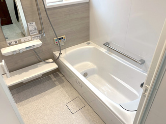 バスルームリフォーム 断熱窓で寒さを抑えた浴室と、使いやすい空間になった洗面所