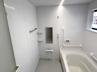 バスルームリフォーム タイル張りから一新、あたたかく安全なユニットバスへ