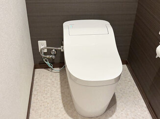 トイレリフォーム タンクレスですっきりとしたレストルームへ